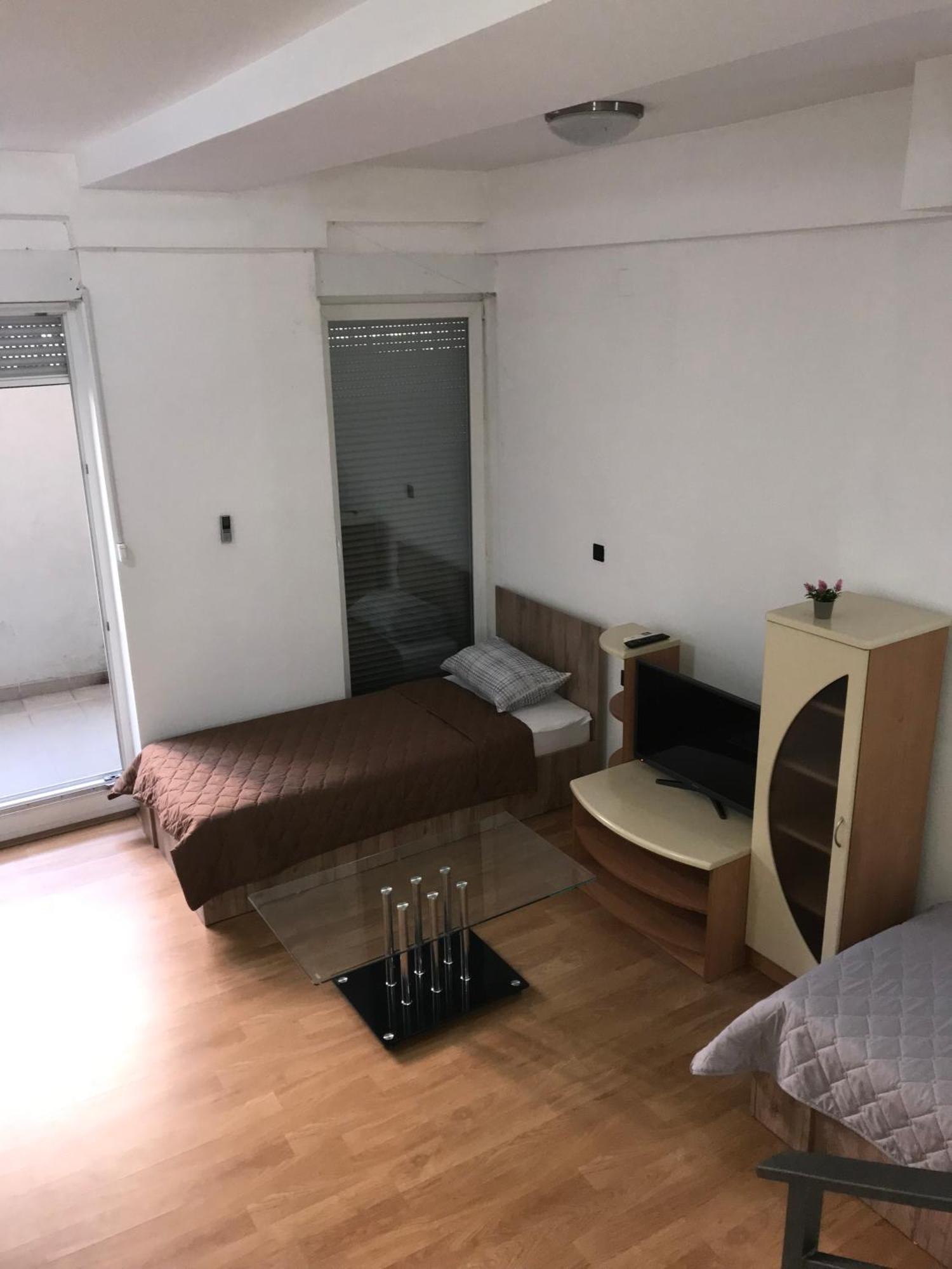 Sweet Basement Suteren Apartments Parking 5 Euro Skopje Esterno foto